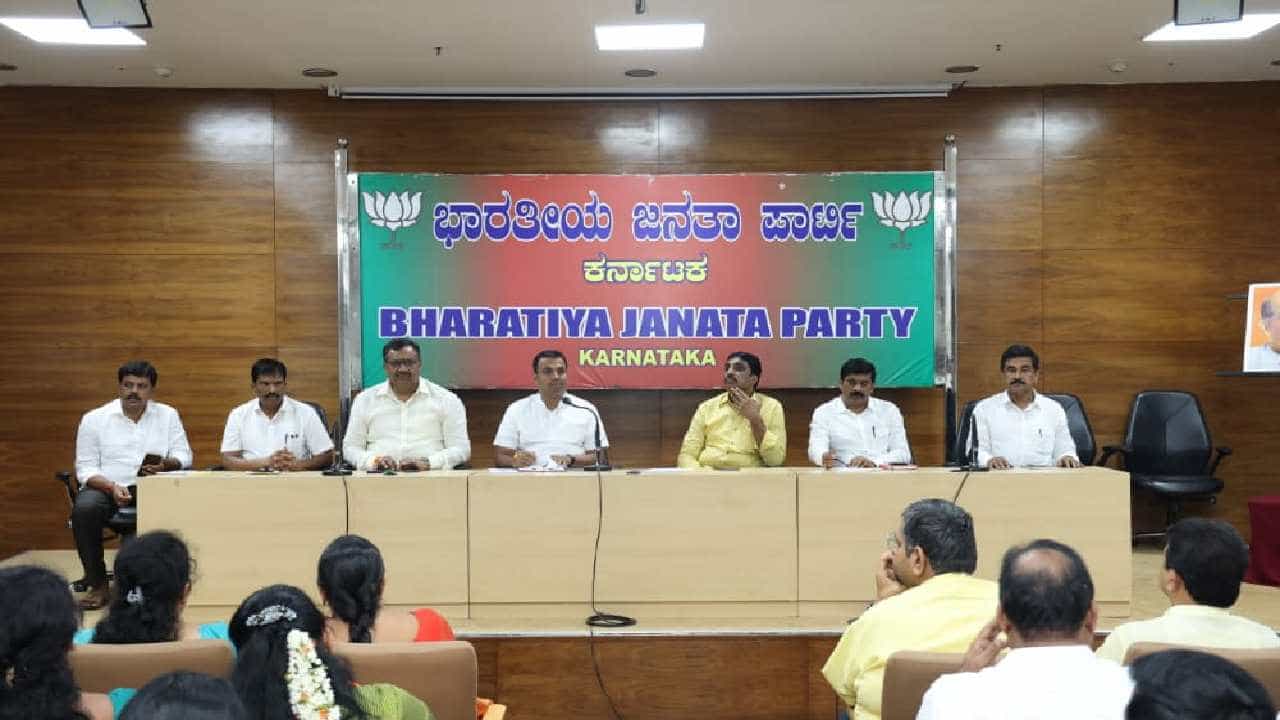 ಬೆಂಗಳೂರಿನಲ್ಲಿ ಹಿರಿಯ ಸಚಿವರು ಇರುವಾಗ ಬೆಂಗಳೂರು ಉಸ್ತುವಾರಿ ಇನ್ನೂ ಕೂಡಾ ಸಿಎಂ ಬೊಮ್ಮಾಯಿ ಬಳಿಯೇ ಯಾಕೆ? ಬೆಂಗಳೂರಿನಲ್ಲಿ ಹಿರಿಯ ಸಚಿವರು ಇರುವಾಗ ಬೆಂಗಳೂರು ಉಸ್ತುವಾರಿ ಇನ್ನೂ ಕೂಡಾ ಸಿಎಂ ಬೊಮ್ಮಾಯಿ ಬಳಿಯೇ ಯಾಕೆ?