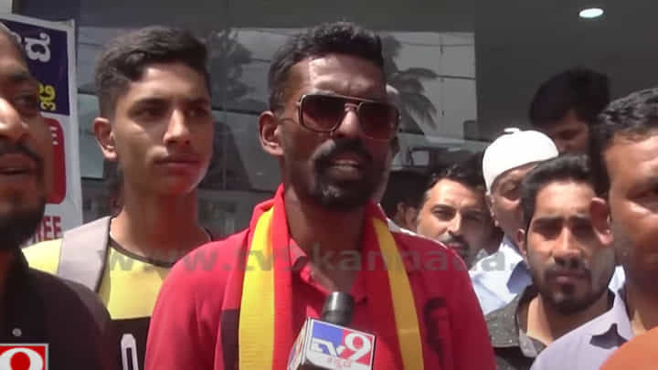 ‘5 ಸಾವಿರ ಕರೆ ಬರ್ತಿದೆ, ದಿನಕ್ಕೊಂದು ನಂಬರ್ ಬದಲಿಸುತ್ತಿದ್ದೇನೆ’; ಕಾಫಿ ನಾಡು ಚಂದು ‘5 ಸಾವಿರ ಕರೆ ಬರ್ತಿದೆ, ದಿನಕ್ಕೊಂದು ನಂಬರ್ ಬದಲಿಸುತ್ತಿದ್ದೇನೆ’; ಕಾಫಿ ನಾಡು ಚಂದು