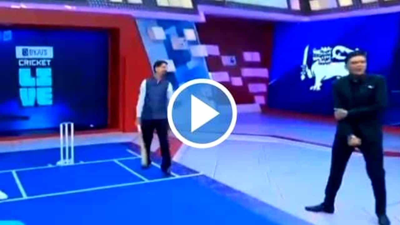 Viral Video: ಲೈವ್ನಲ್ಲೇ ಟೀಮ್ ಇಂಡಿಯಾ ಮಾಜಿ ಆಟಗಾರನಿಗೆ ಬ್ಯಾಟ್ನಲ್ಲಿ ಹೊಡೆದ ಶ್ರೀಕಾಂತ್..! Viral Video: ಲೈವ್ನಲ್ಲೇ ಟೀಮ್ ಇಂಡಿಯಾ ಮಾಜಿ ಆಟಗಾರನಿಗೆ ಬ್ಯಾಟ್ನಲ್ಲಿ ಹೊಡೆದ ಶ್ರೀಕಾಂತ್..!