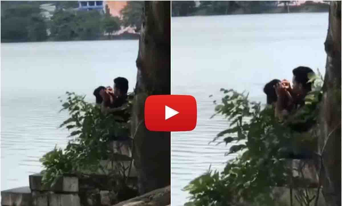 Viral Video: ಗೆಳತಿಯ ತಲೆಯಲ್ಲಿ ಹೇನು ತೆಗೆಯುತ್ತಿರುವ ಗೆಳೆಯ, ‘ಸಚ್ಚಾ ಪ್ಯಾರ್’ ಎಂದ ನೆಟ್ಟಿಗರು Viral Video: ಗೆಳತಿಯ ತಲೆಯಲ್ಲಿ ಹೇನು ತೆಗೆಯುತ್ತಿರುವ ಗೆಳೆಯ, ‘ಸಚ್ಚಾ ಪ್ಯಾರ್’ ಎಂದ ನೆಟ್ಟಿಗರು