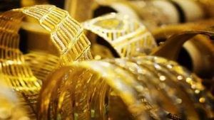 Gold Price Today : ಬೆಂಗಳೂರಿನಲ್ಲಿ ಚಿನ್ನದ ಬೆಲೆ 380 ರೂ. ಕುಸಿತ; ಬೆಳ್ಳಿ ದರವೂ 300 ರೂ. ಇಳಿಕೆ 