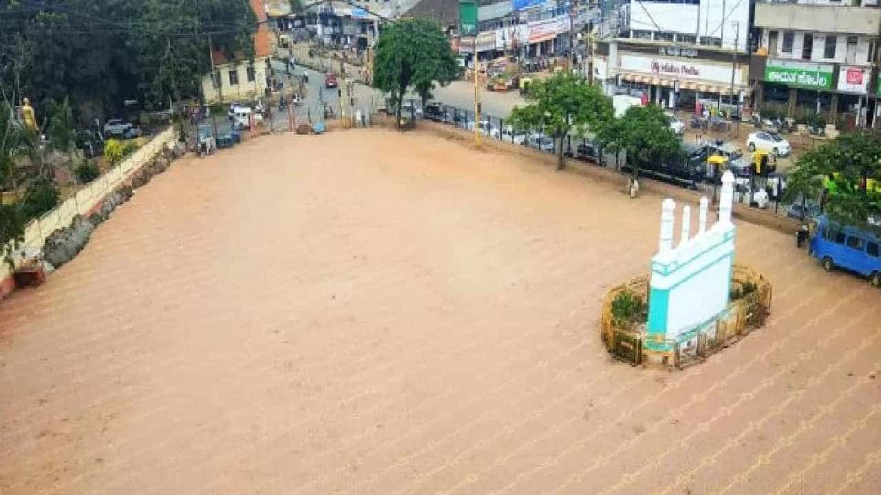 ಹುಬ್ಬಳ್ಳಿ ಈದ್ಗಾ ಮೈದಾನದಲ್ಲಿ ಗಣೇಶೋತ್ಸವ ವಿಚಾರ: ಸುಪ್ರೀಂಕೋರ್ಟ್ ಆದೇಶ ಆಧರಿಸಿ ಇಂದು ರಾತ್ರಿ 10 ಗಂಟೆಗೆ ಮತ್ತೆ ಅರ್ಜಿ ವಿಚಾರಣೆ ಹುಬ್ಬಳ್ಳಿ ಈದ್ಗಾ ಮೈದಾನದಲ್ಲಿ ಗಣೇಶೋತ್ಸವ ವಿಚಾರ: ಸುಪ್ರೀಂಕೋರ್ಟ್ ಆದೇಶ ಆಧರಿಸಿ ಇಂದು ರಾತ್ರಿ 10 ಗಂಟೆಗೆ ಮತ್ತೆ ಅರ್ಜಿ ವಿಚಾರಣೆ
