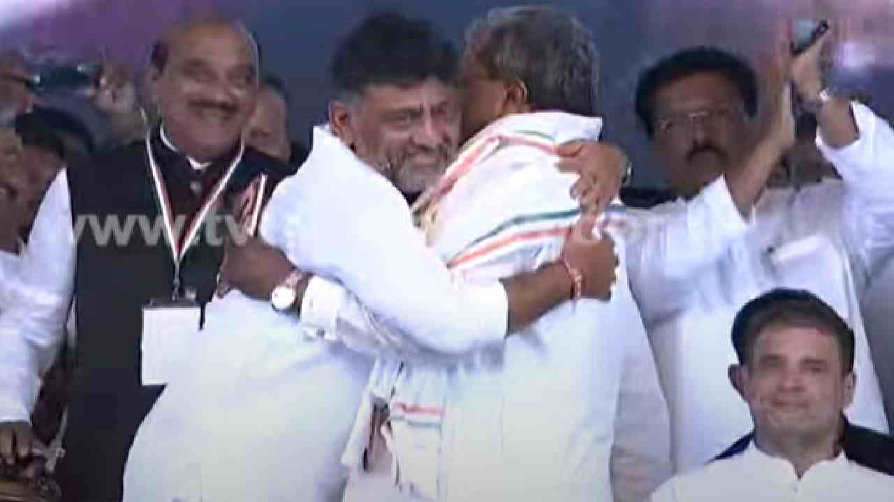 ಕಾಂಗ್ರೆಸ್ ಒಗ್ಗಟ್ಟಿಗೆ ವೇದಿಕೆಯಾದ ಸಿದ್ದರಾಮೋತ್ಸವಕ್ಕೆ ಕೋಟ್ಯಂತರ ರೂಪಾಯಿ ಖರ್ಚು: ಇಲ್ಲಿದೆ ಲೆಕ್ಕಾಚಾರ ಕಾಂಗ್ರೆಸ್ ಒಗ್ಗಟ್ಟಿಗೆ ವೇದಿಕೆಯಾದ ಸಿದ್ದರಾಮೋತ್ಸವಕ್ಕೆ ಕೋಟ್ಯಂತರ ರೂಪಾಯಿ ಖರ್ಚು: ಇಲ್ಲಿದೆ ಲೆಕ್ಕಾಚಾರ