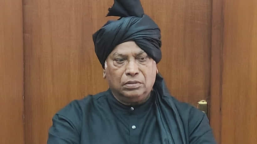 ಕಪ್ಪು ಟರ್ಬನ್ , ಕುರ್ತಾ ಧರಿಸಿ ಬೆಲೆ ಏರಿಕೆ ವಿರುದ್ಧ ಮಲ್ಲಿಕಾರ್ಜುನ ಖರ್ಗೆ ಪ್ರತಿಭಟನೆ