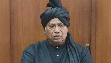 ಕಪ್ಪು ಟರ್ಬನ್ , ಕುರ್ತಾ ಧರಿಸಿ ಬೆಲೆ ಏರಿಕೆ ವಿರುದ್ಧ ಮಲ್ಲಿಕಾರ್ಜುನ ಖರ್ಗೆ ಪ್ರತಿಭಟನೆ