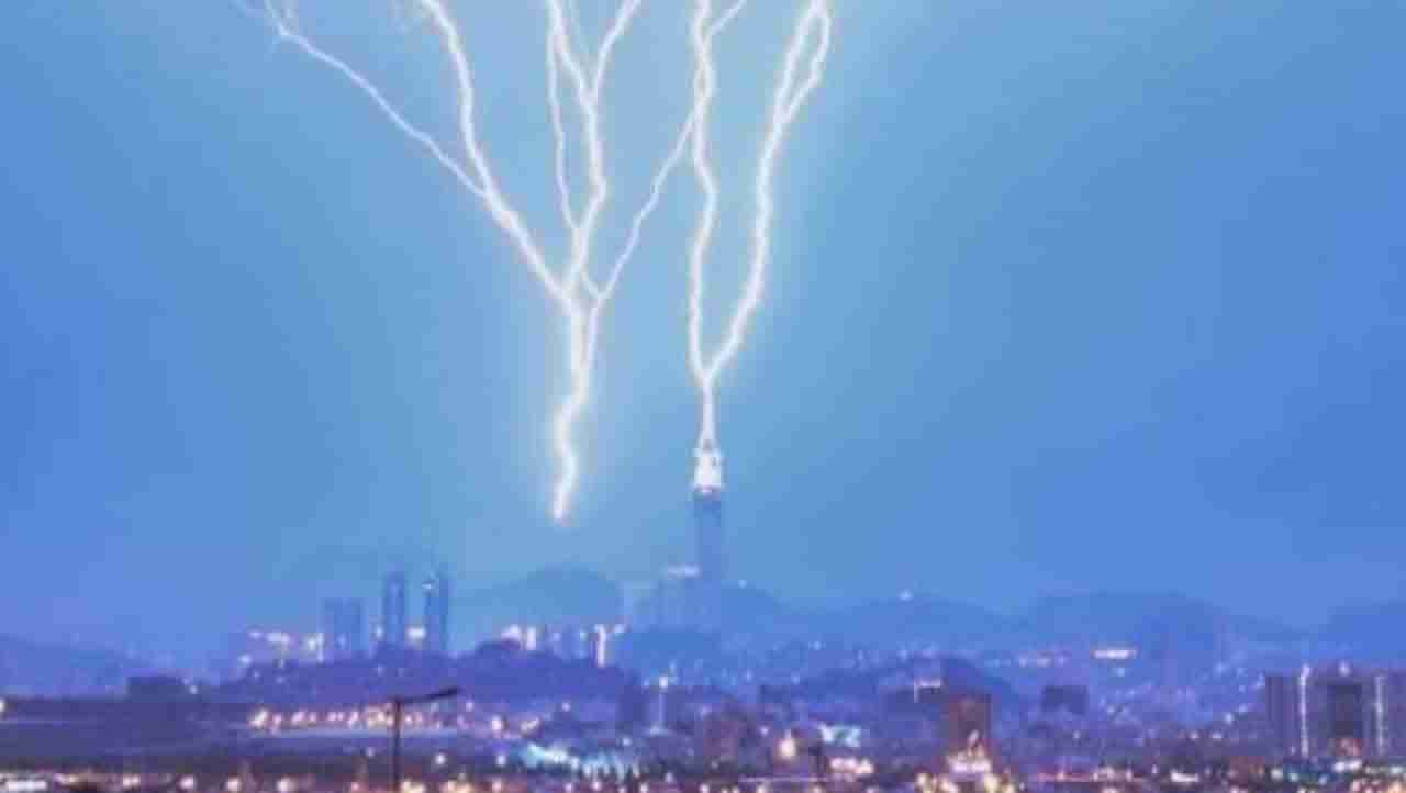 Viral Video: ‘ಮೆಕ್ಕಾದ ಗಡಿಯಾರ ಗೋಪುರಕ್ಕೆ ಬಡಿದ ಸಿಡಿಲು‘ ವಿಡಿಯೋ ನೋಡಿ