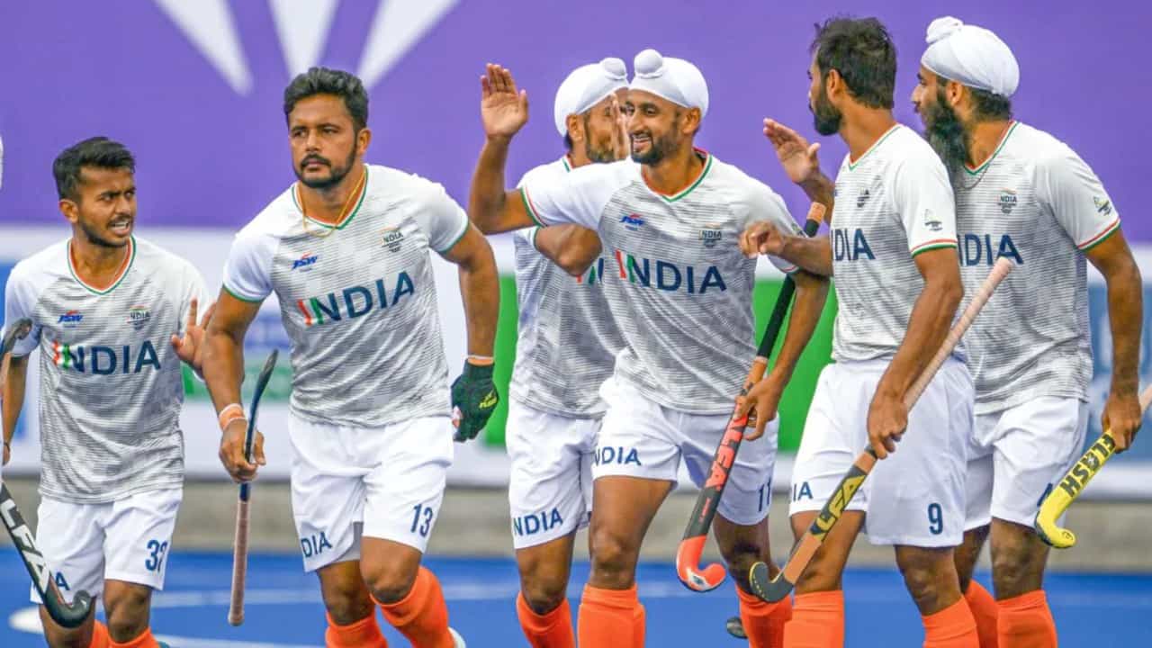 CWG 2022 Hockey: ಹರ್ಮನ್ಪ್ರೀತ್ ಸಿಂಗ್ ಹ್ಯಾಟ್ರಿಕ್ ಗೋಲು; ಸೆಮಿಫೈನಲ್ ಪ್ರವೇಶಿಸಿದ ಭಾರತ ಪುರುಷ ಹಾಕಿ ತಂಡ CWG 2022 Hockey: ಹರ್ಮನ್ಪ್ರೀತ್ ಸಿಂಗ್ ಹ್ಯಾಟ್ರಿಕ್ ಗೋಲು; ಸೆಮಿಫೈನಲ್ ಪ್ರವೇಶಿಸಿದ ಭಾರತ ಪುರುಷ ಹಾಕಿ ತಂಡ