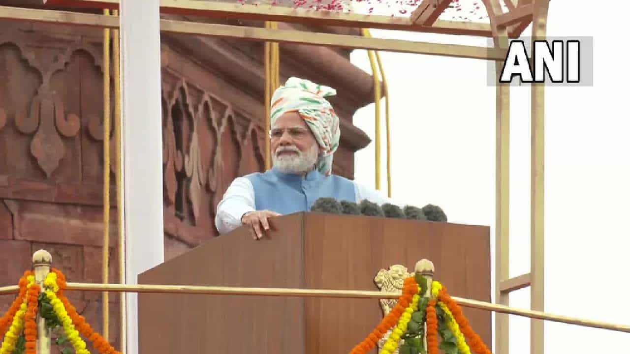 Independence Day 2022: ಮಹಿಳೆಯರನ್ನು ಗೌರವಿಸಿ, ನಾರಿ ಶಕ್ತಿಯನ್ನು ಪ್ರೋತ್ಸಾಹಿಸಿ; ಭಾಷಣದ ವೇಳೆ ಭಾವುಕರಾದ ಪ್ರಧಾನಿ ಮೋದಿ Independence Day 2022: ಮಹಿಳೆಯರನ್ನು ಗೌರವಿಸಿ, ನಾರಿ ಶಕ್ತಿಯನ್ನು ಪ್ರೋತ್ಸಾಹಿಸಿ; ಭಾಷಣದ ವೇಳೆ ಭಾವುಕರಾದ ಪ್ರಧಾನಿ ಮೋದಿ