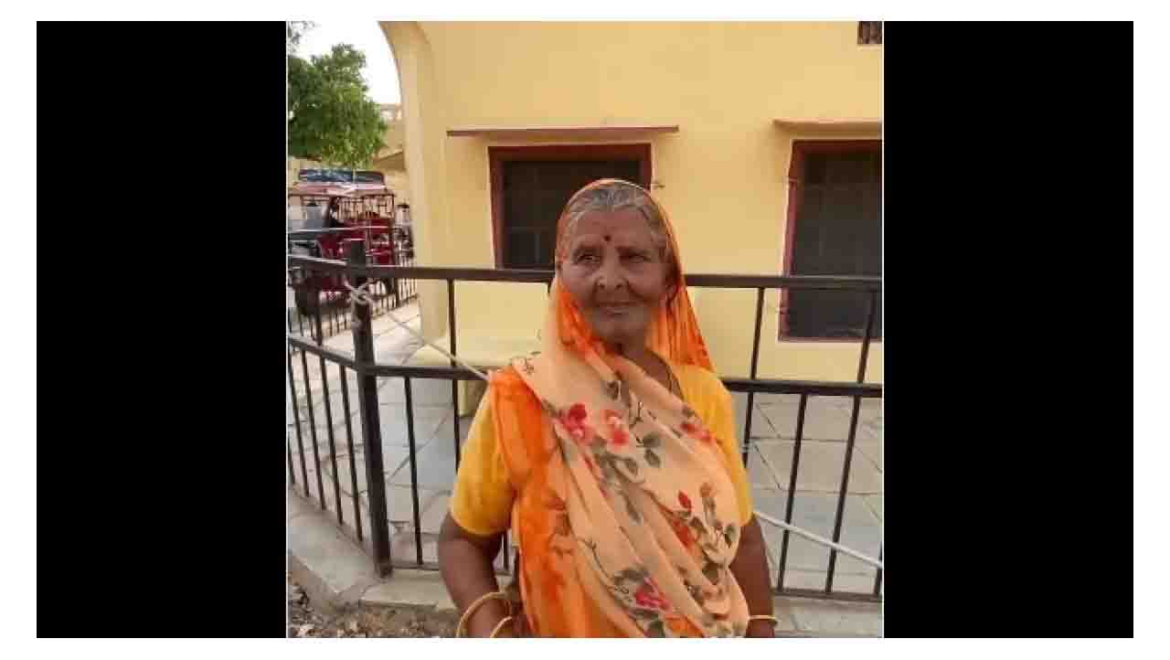 Viral Video: 68 ವರ್ಷದ ಇವರು ಮಾರುವ ಹಪ್ಪಳ ಕೇವಲ 20 ರೂಪಾಯಿ