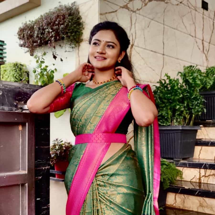 ರಂಜನಿ ರಾಘವನ್ಗೆ ಸಖತ್ ಜನಪ್ರಿಯತೆ ಸಿಕ್ಕಿದೆ. ‘ಕನ್ನಡತಿ’ ಧಾರಾವಾಹಿಯಲ್ಲಿ ಭುವಿಯಾಗಿ ಅವರು ಎಲ್ಲರ ಗಮನ ಸೆಳೆಯುತ್ತಿದ್ದಾರೆ. ಈಗ ಅವರು ಹೊಸ ಫೋಟೋ ಹಂಚಿಕೊಂಡಿದ್ದು, ಅದಕ್ಕೆ ಸುಂದರ ಕ್ಯಾಪ್ಶನ್ ನೀಡಿದ್ದಾರೆ.