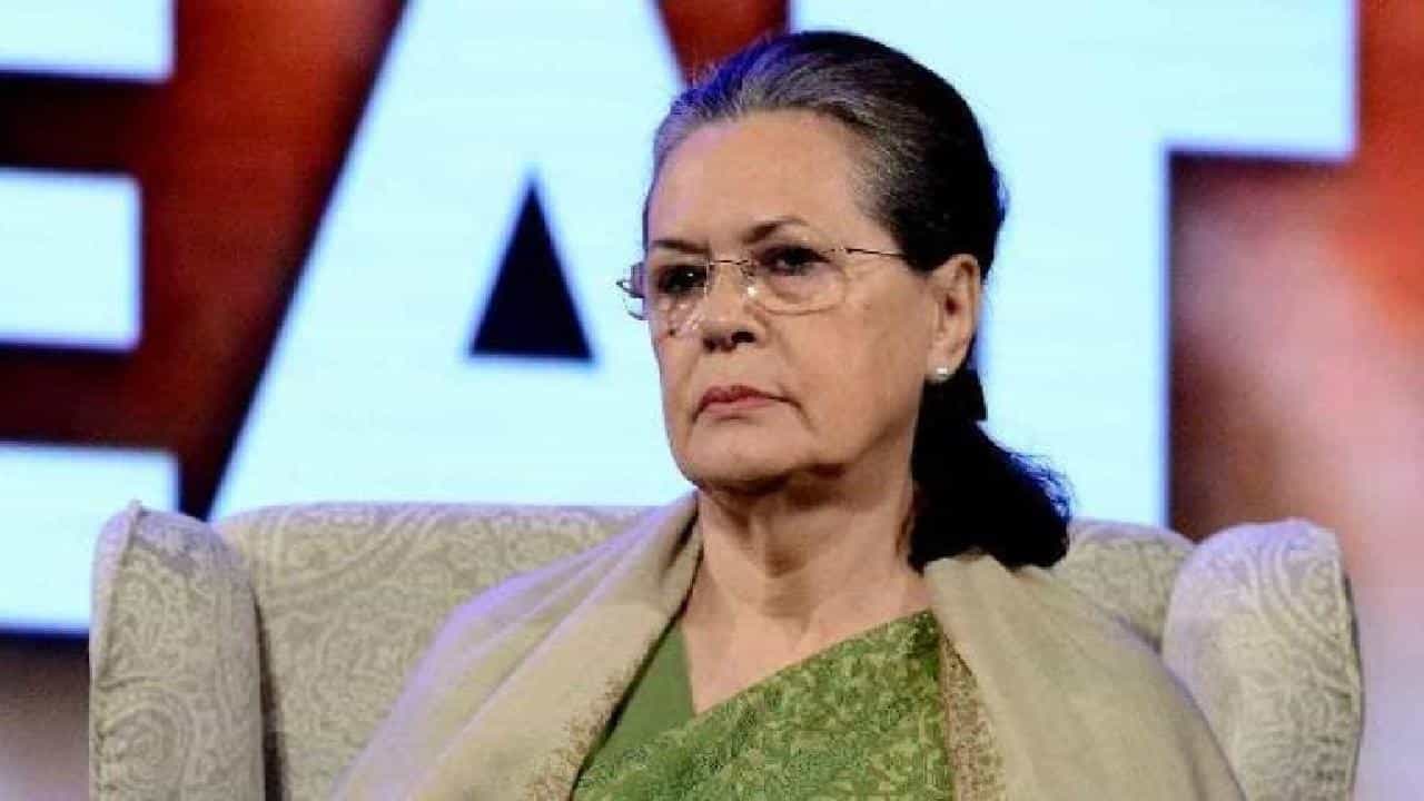 Sonia Gandhi: ಗಾಂಧಿ, ನೆಹರೂ ಅವರನ್ನು ನಿಂದಿಸುವ ಪ್ರಯತ್ನವಾಗುತ್ತಿದೆ; ಕೇಂದ್ರ ಸರ್ಕಾರದ ವಿರುದ್ಧ ಸೋನಿಯಾ ಗಾಂಧಿ ವಾಗ್ದಾಳಿ Sonia Gandhi: ಗಾಂಧಿ, ನೆಹರೂ ಅವರನ್ನು ನಿಂದಿಸುವ ಪ್ರಯತ್ನವಾಗುತ್ತಿದೆ; ಕೇಂದ್ರ ಸರ್ಕಾರದ ವಿರುದ್ಧ ಸೋನಿಯಾ ಗಾಂಧಿ ವಾಗ್ದಾಳಿ