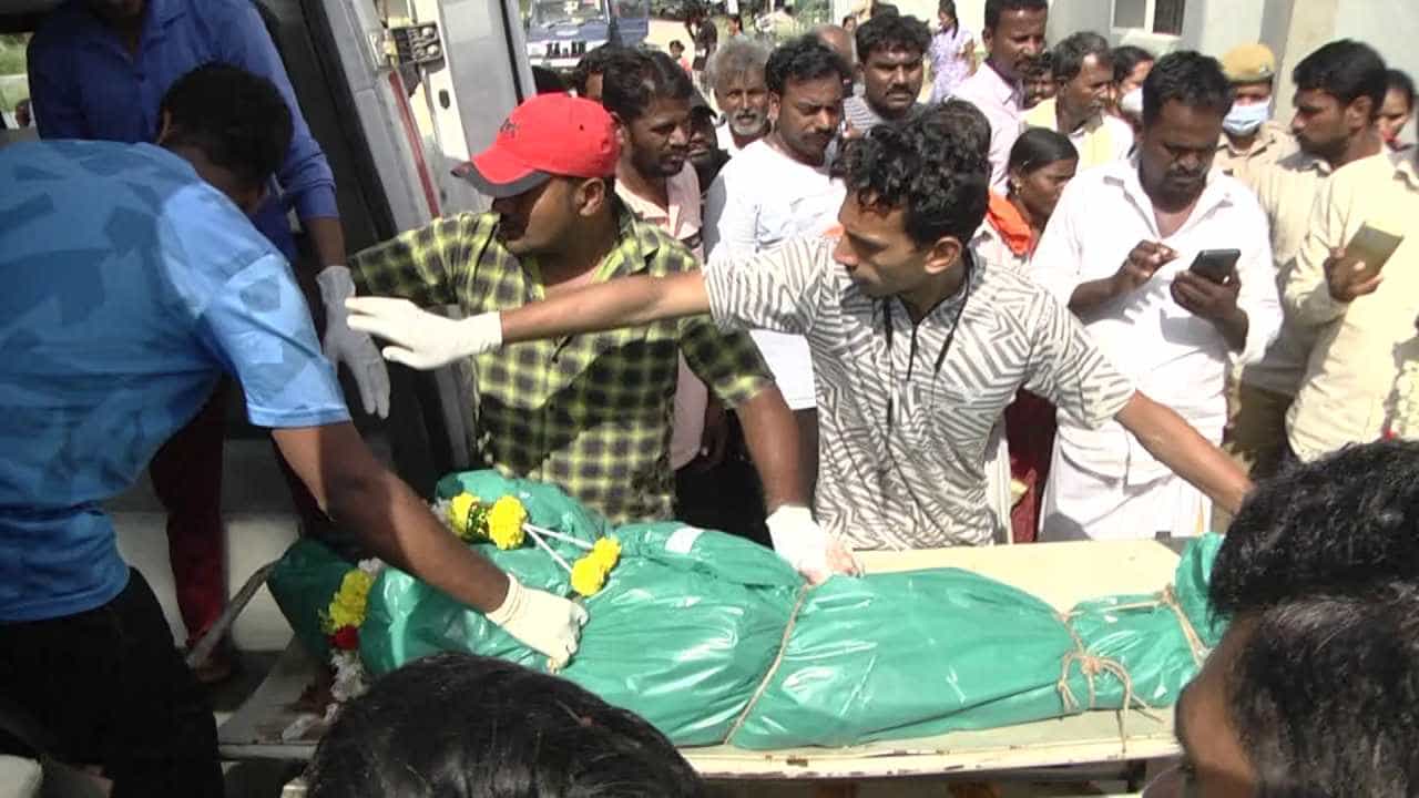ಕಳ್ಳಂಬೆಳ್ಳ ಅಪಘಾತದಲ್ಲಿ ಮೃತಪಟ್ಟ 9 ಜನರ ಪೈಕಿ 6 ಮಂದಿ ಕಣ್ಣು ದಾನ: ಸಾವಿನಲ್ಲೂ ಸಾರ್ಥಕತೆ ಕಳ್ಳಂಬೆಳ್ಳ ಅಪಘಾತದಲ್ಲಿ ಮೃತಪಟ್ಟ 9 ಜನರ ಪೈಕಿ 6 ಮಂದಿ ಕಣ್ಣು ದಾನ: ಸಾವಿನಲ್ಲೂ ಸಾರ್ಥಕತೆ