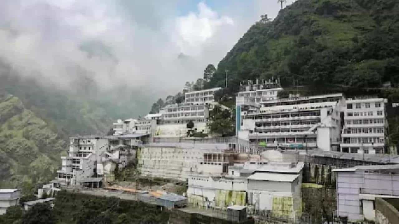 Vaishno Devi Yatra: ಭಾರೀ ಪ್ರವಾಹದಿಂದ ವೈಷ್ಣೋದೇವಿ ಯಾತ್ರೆ ತಾತ್ಕಾಲಿಕ ಸ್ಥಗಿತ Vaishno Devi Yatra: ಭಾರೀ ಪ್ರವಾಹದಿಂದ ವೈಷ್ಣೋದೇವಿ ಯಾತ್ರೆ ತಾತ್ಕಾಲಿಕ ಸ್ಥಗಿತ