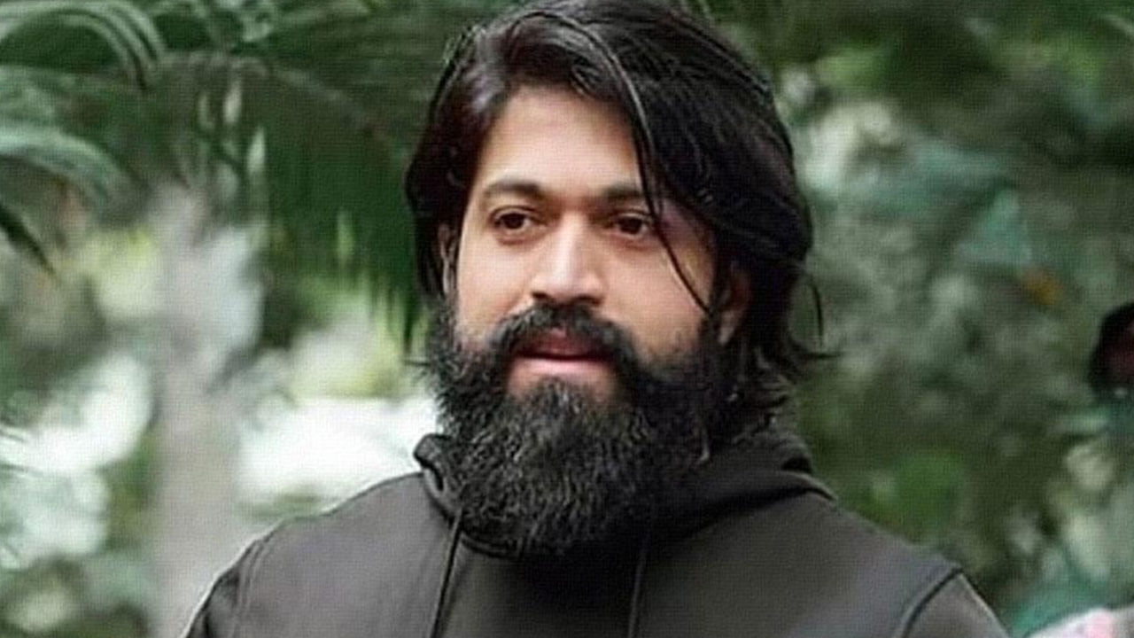 Yash: ಬಾಲಿವುಡ್​ನಲ್ಲಿ ನಂಬರ್ ಒನ್ ಹೀರೋ ಪಟ್ಟ ಗಿಟ್ಟಿಸಿಕೊಂಡ ಯಶ್