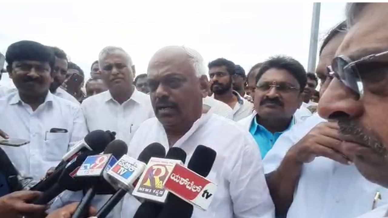 ನರಗಳ ದೌರ್ಬಲ್ಯ ಇದ್ದಾಗ ಮಕ್ಕಳು ಆಗೋದು ವಿಳಂಬವಾಗುತ್ತೆ! ಕುಮಾರಸ್ವಾಮಿ ಟ್ವೀಟ್ ಬಗ್ಗೆ ಮಾಜಿ ಸ್ಪೀಕರ್ ರಮೇಶ್ ಕುಮಾರ್‌ ವ್ಯಂಗ್ಯ