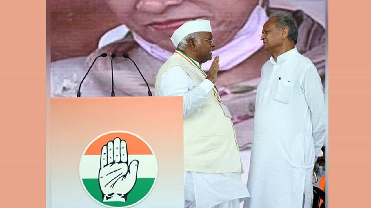 ಶಾಸಕರ ಎತ್ತಿಕಟ್ಟಿ ಎಡವಟ್ಟು ಮಾಡಿಕೊಂಡ್ರಾ ಗೆಹ್ಲೋಟ್- ಮೌನವಾಗಿದ್ದೆ ಅಸ್ತ್ರ ಪ್ರಯೋಗಿಸಿದ್ರಾ ಪೈಲೆಟ್! ರಾಜಸ್ಥಾನದ ಮುಂದಿನ ಸಿಎಂ ಯಾರು? ಶಾಸಕರ ಎತ್ತಿಕಟ್ಟಿ ಎಡವಟ್ಟು ಮಾಡಿಕೊಂಡ್ರಾ ಗೆಹ್ಲೋಟ್- ಮೌನವಾಗಿದ್ದೆ ಅಸ್ತ್ರ ಪ್ರಯೋಗಿಸಿದ್ರಾ ಪೈಲೆಟ್! ರಾಜಸ್ಥಾನದ ಮುಂದಿನ ಸಿಎಂ ಯಾರು?