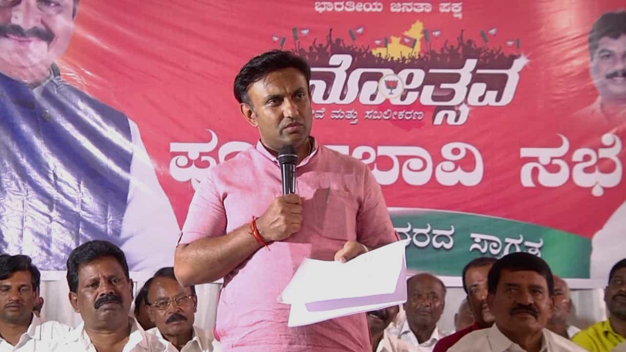 ಜನೋತ್ಸವಕ್ಕೆ 4500 ಬಸ್ ಬುಕ್ - ಬೈಕ್, ಕಾರು, ಮಿನಿ ಬಸ್ಸು ಸಾವಿರಾರು -ಯಾರಿಗೆ ಯಾವ ಟಾಸ್ಕ್ ಫಿಕ್ಸ್? -ಆರೋಗ್ಯ ಸಚಿವ ಸುಧಾಕರ್ ಸಂಪೂರ್ಣ ಮಾಹಿತಿ ಜನೋತ್ಸವಕ್ಕೆ 4500 ಬಸ್ ಬುಕ್ - ಬೈಕ್, ಕಾರು, ಮಿನಿ ಬಸ್ಸು ಸಾವಿರಾರು -ಯಾರಿಗೆ ಯಾವ ಟಾಸ್ಕ್ ಫಿಕ್ಸ್? -ಆರೋಗ್ಯ ಸಚಿವ ಸುಧಾಕರ್ ಸಂಪೂರ್ಣ ಮಾಹಿತಿ