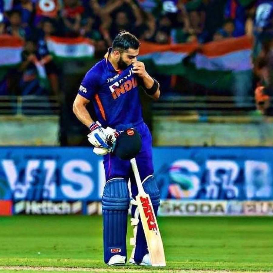 ಈ ಬಾರಿಯ ಏಷ್ಯಾಕಪ್ನಲ್ಲಿ ಐದು ಪಂದ್ಯಗಳನ್ನಾಡಿದ ಟೀಮ್ ಇಂಡಿಯಾ ಮಿಂಚಿದ್ದು ವಿರಾಟ್ ಕೊಹ್ಲಿ. ಭರ್ಜರಿ ಬ್ಯಾಟಿಂಗ್ ಪ್ರದರ್ಶಿಸಿದ್ದ ಕೊಹ್ಲಿ 5 ಇನಿಂಗ್ಸ್ ಮೂಲಕ 276 ರನ್ ಕಲೆಹಾಕಿದ್ದರು.