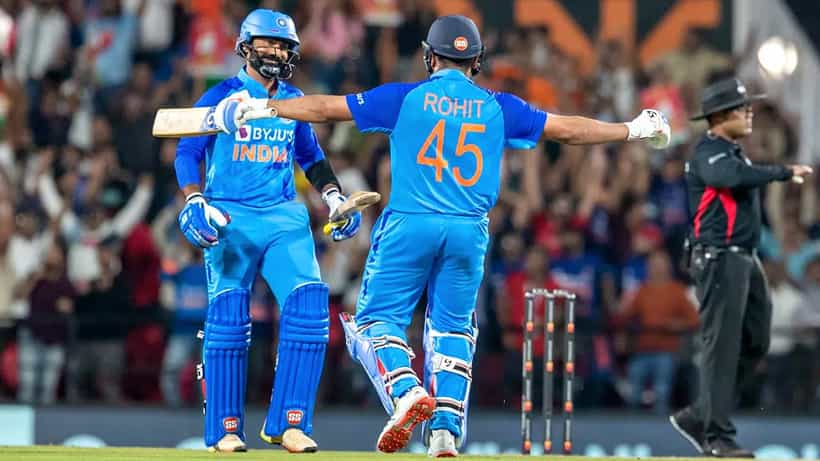 Dinesh Karthik: ಹಿಟ್ಮ್ಯಾನ್ ಮುಂದೆ ಮೋಡಿ ಮಾಡಿದ DK: ಟಿ20 ವಿಶ್ವಕಪ್ನಲ್ಲಿ ಚಾನ್ಸ್ ಖಚಿತ..!
