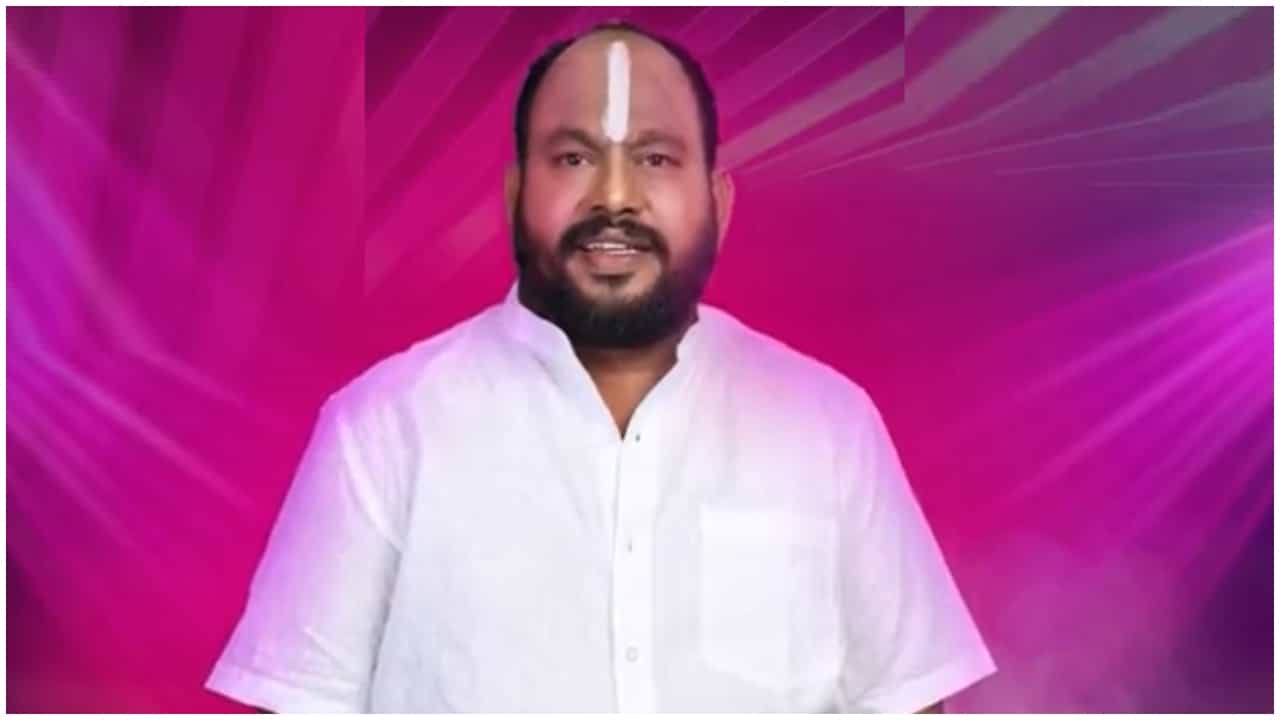 Aryavardhan Guruji: ಬಿಗ್ ಬಾಸ್ ಕನ್ನಡ 9ನೇ ಸೀಸನ್ಗೆ ಎಂಟ್ರಿ ಪಡೆದ ಮೊದಲ ಸ್ಪರ್ಧಿ ಆರ್ಯವರ್ಧನ್ ಗುರೂಜಿ Aryavardhan Guruji: ಬಿಗ್ ಬಾಸ್ ಕನ್ನಡ 9ನೇ ಸೀಸನ್ಗೆ ಎಂಟ್ರಿ ಪಡೆದ ಮೊದಲ ಸ್ಪರ್ಧಿ ಆರ್ಯವರ್ಧನ್ ಗುರೂಜಿ
