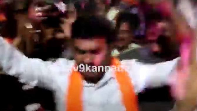 ಬಿಜೆಪಿ ಸಂಸದ ಬಿ ವೈ ರಾಘವೇಂದ್ರಗೆ ರಾಜಕಾರಣದ ಜೊತೆ ಕುಣಿತವೂ ಗೊತ್ತು! ಬಿಜೆಪಿ ಸಂಸದ ಬಿ ವೈ ರಾಘವೇಂದ್ರಗೆ ರಾಜಕಾರಣದ ಜೊತೆ ಕುಣಿತವೂ ಗೊತ್ತು!