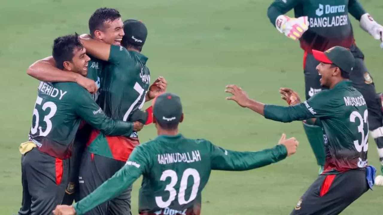 T20 World Cup: ಟಿ20 ವಿಶ್ವಕಪ್ಗೆ 15 ಸದಸ್ಯರ ತಂಡ ಪ್ರಕಟಿಸಿದ ಬಾಂಗ್ಲಾ; ತಂಡದ ಮಾಜಿ ನಾಯಕನಿಗೆ ಕೋಕ್..! T20 World Cup: ಟಿ20 ವಿಶ್ವಕಪ್ಗೆ 15 ಸದಸ್ಯರ ತಂಡ ಪ್ರಕಟಿಸಿದ ಬಾಂಗ್ಲಾ; ತಂಡದ ಮಾಜಿ ನಾಯಕನಿಗೆ ಕೋಕ್..!