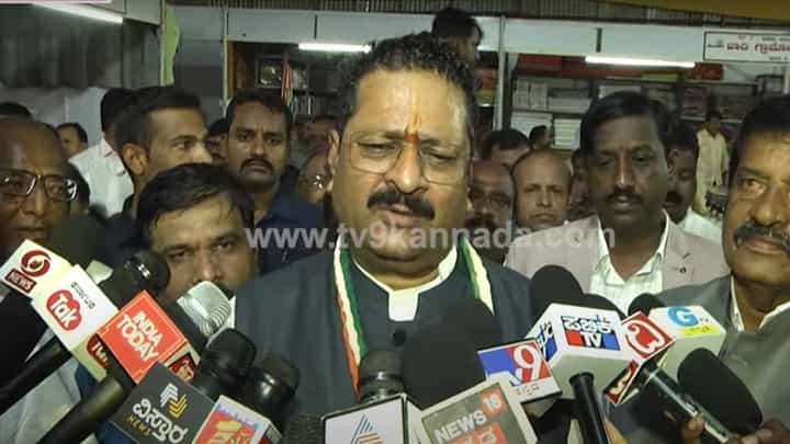 ಆರೆಸ್ಸೆಸ್ ದೇಶಭಕ್ತರನ್ನು ತಯಾರು ಮಾಡುವ ಕಾರ್ಖಾನೆಯಾಗಿದೆ: ಬಸನಗೌಡ ಪಾಟೀಲ್ ಯತ್ನಾಳ್ ಆರೆಸ್ಸೆಸ್ ದೇಶಭಕ್ತರನ್ನು ತಯಾರು ಮಾಡುವ ಕಾರ್ಖಾನೆಯಾಗಿದೆ: ಬಸನಗೌಡ ಪಾಟೀಲ್ ಯತ್ನಾಳ್