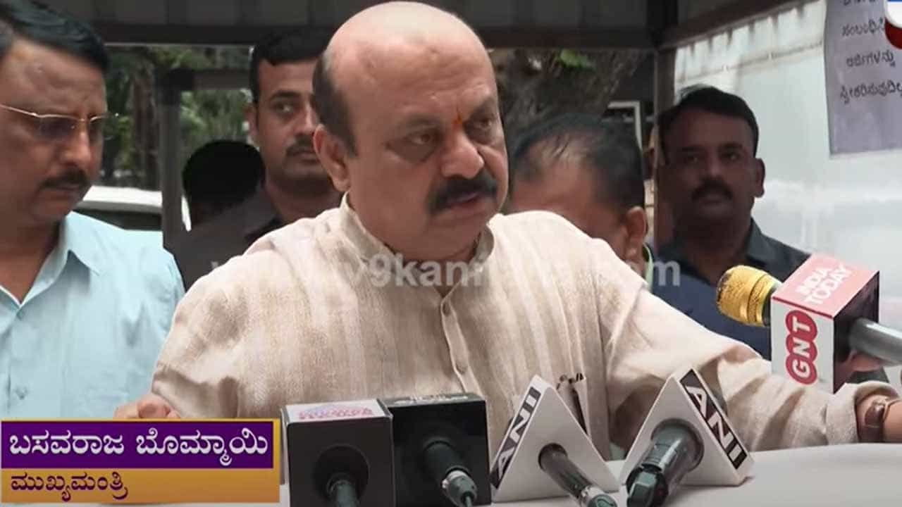ವೋಟರ್ ಐಡಿ ಪರಿಷ್ಕರಣೆಯಲ್ಲಿ ಭಾಗಿಯಾದ ಅಧಿಕಾರಿಗಳ ವಿರುದ್ಧವೂ ಕ್ರಮಗೈಕೊಳ್ಳಲಾಗುವುದು: ಸಿಎಂ ಬೊಮ್ಮಾಯಿ