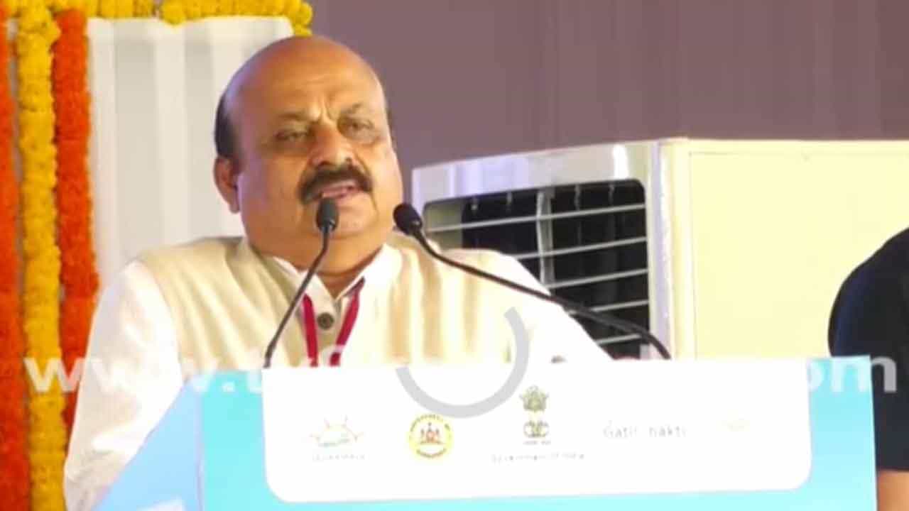 CM Bommai Speech: ದೇಶ ರಾಜ್ಯದ ಅಭಿವೃದ್ಧಿಗೆ ಡಬಲ್ ಎಂಜಿನ್ ಸರ್ಕಾರ ಬೇಕು ಎಂದ ಸಿಎಂ ಬಸವರಾಜ ಬೊಮ್ಮಾಯಿ CM Bommai Speech: ದೇಶ ರಾಜ್ಯದ ಅಭಿವೃದ್ಧಿಗೆ ಡಬಲ್ ಎಂಜಿನ್ ಸರ್ಕಾರ ಬೇಕು ಎಂದ ಸಿಎಂ ಬಸವರಾಜ ಬೊಮ್ಮಾಯಿ