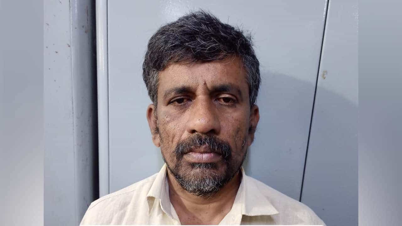 ಕೆ.ಆರ್.ಪುರಂ ಡ್ರಗ್ ಪೆಡ್ಲರ್ ಬಂಧನ ಪ್ರಕರಣ: ಆರೋಪಿ ಆಸ್ತಿ ಜಪ್ತಿ ಮಾಡಿದ ಸಿಸಿಬಿ ಅಧಿಕಾರಿಗಳು ಕೆ.ಆರ್.ಪುರಂ ಡ್ರಗ್ ಪೆಡ್ಲರ್ ಬಂಧನ ಪ್ರಕರಣ: ಆರೋಪಿ ಆಸ್ತಿ ಜಪ್ತಿ ಮಾಡಿದ ಸಿಸಿಬಿ ಅಧಿಕಾರಿಗಳು