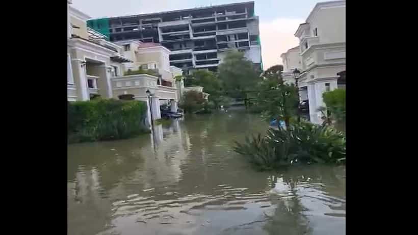 ಬೆಂಗಳೂರಲ್ಲಿ ಮಳೆ ಅವಾಂತರ: ವಿಪ್ರೋ ಕಂಪನಿ ಅಪಾರ್ಟ್ಮೆಂಟ್ ಕಾಂಪೌಂಡ್ ಕುಸಿತ, ನೀರಿನ ಜೊತೆಗೆ ಮನೆಗೆ ನುಗ್ಗುತ್ತಿವೆ ಹಾವು, ಚೇಳು