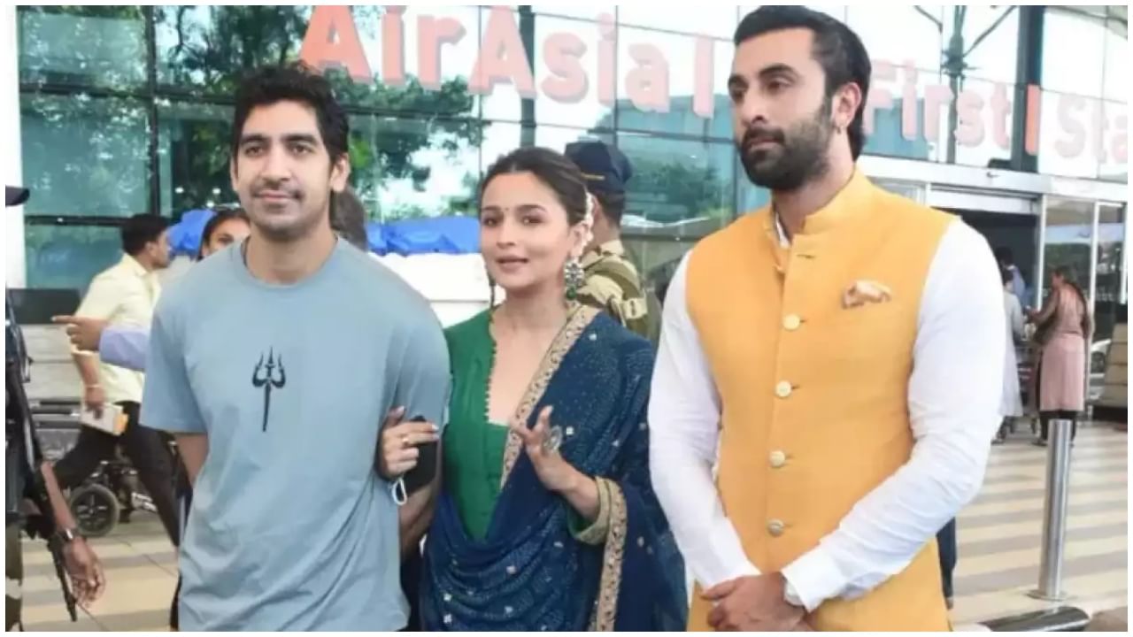 Brahmastra: ಮಹಾಕಾಳೇಶ್ವರ ದೇಗುಲಕ್ಕೆ ರಣಬೀರ್ ಕಪೂರ್ ಬಂದಿದ್ದಕ್ಕೆ ಬಜರಂಗ ದಳದ ಪ್ರತಿಭಟನೆ; ನಟನ ತಪ್ಪೇನು? Brahmastra: ಮಹಾಕಾಳೇಶ್ವರ ದೇಗುಲಕ್ಕೆ ರಣಬೀರ್ ಕಪೂರ್ ಬಂದಿದ್ದಕ್ಕೆ ಬಜರಂಗ ದಳದ ಪ್ರತಿಭಟನೆ; ನಟನ ತಪ್ಪೇನು?