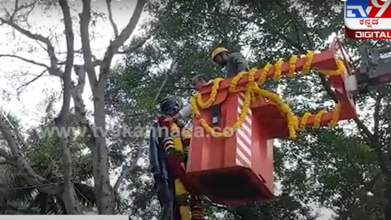 ಸರ್ ಎಮ್ ವಿಶ್ವೇಶ್ವರಯ್ಯ ಜನ್ಮ ವಾರ್ಷಿಕೋತ್ಸವ, ಪ್ರತಿಮೆಗೆ ಮಾಲಾರ್ಪಣೆ ಮಾಡಿ ಗೌರವ ಸಲ್ಲಿಸಿದ ಮುಖ್ಯಮಂತ್ರಿ ಬಸವರಾಜ ಬೊಮ್ಮಾಯಿ ಸರ್ ಎಮ್ ವಿಶ್ವೇಶ್ವರಯ್ಯ ಜನ್ಮ ವಾರ್ಷಿಕೋತ್ಸವ, ಪ್ರತಿಮೆಗೆ ಮಾಲಾರ್ಪಣೆ ಮಾಡಿ ಗೌರವ ಸಲ್ಲಿಸಿದ ಮುಖ್ಯಮಂತ್ರಿ ಬಸವರಾಜ ಬೊಮ್ಮಾಯಿ