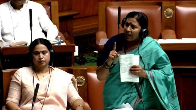 ಅಸೆಂಬ್ಲಿಯಲ್ಲಿ ಕೆಜಿಎಫ್ ಶಾಸಕಿ ರೂಪಕಲಾ ಪ್ರಶ್ನೆಗೆ ತಬ್ಬಿಬ್ಬಾದ ಸಚಿವ ನಿರಾಣಿ, ಶಾಸಕಿ ಕೇಳಿದ ಪ್ರಶ್ನೆಯಾದರೂ ಏನು ಗೊತ್ತಾ!? ಅಸೆಂಬ್ಲಿಯಲ್ಲಿ ಕೆಜಿಎಫ್ ಶಾಸಕಿ ರೂಪಕಲಾ ಪ್ರಶ್ನೆಗೆ ತಬ್ಬಿಬ್ಬಾದ ಸಚಿವ ನಿರಾಣಿ, ಶಾಸಕಿ ಕೇಳಿದ ಪ್ರಶ್ನೆಯಾದರೂ ಏನು ಗೊತ್ತಾ!?