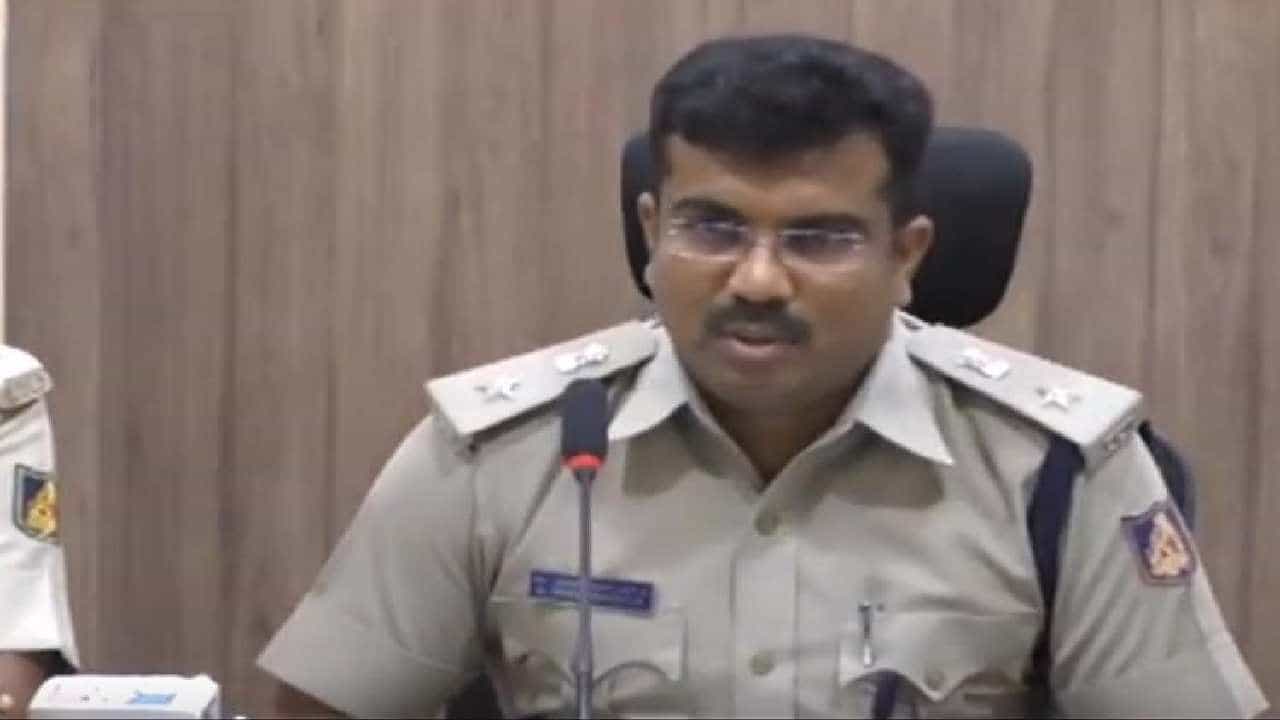 ಬೆಂಗಳೂರು: ದೇಶದ್ರೋಹ ಚಟುವಟಿಕೆಯಲ್ಲಿ ಭಾಗಿ ಆರೋಪ: 15 PFI ನಾಯಕರ ಬಂಧನ- ಡಿಸಿಪಿ ಭೀಮಾಶಂಕರ ಗುಳೇದ್ ಬೆಂಗಳೂರು: ದೇಶದ್ರೋಹ ಚಟುವಟಿಕೆಯಲ್ಲಿ ಭಾಗಿ ಆರೋಪ: 15 PFI ನಾಯಕರ ಬಂಧನ- ಡಿಸಿಪಿ ಭೀಮಾಶಂಕರ ಗುಳೇದ್