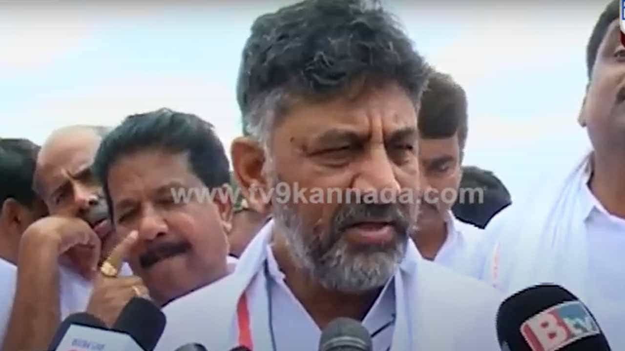 ಕುಮಾರಸ್ವಾಮಿ ವಿರುದ್ಧ ಅಖಾಡಕ್ಕಿಳಿಯಲು ಮುಂದಾದ ಡಿಕೆಶಿ ಬಾವ, ಟಿಕೆಟ್ಗಾಗಿ ಅರ್ಜಿ ಸಲ್ಲಿಕೆ ಕುಮಾರಸ್ವಾಮಿ ವಿರುದ್ಧ ಅಖಾಡಕ್ಕಿಳಿಯಲು ಮುಂದಾದ ಡಿಕೆಶಿ ಬಾವ, ಟಿಕೆಟ್ಗಾಗಿ ಅರ್ಜಿ ಸಲ್ಲಿಕೆ