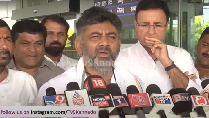 ಸಿಬಿಐ ಅಧಿಕಾರಿಗಳನ್ನು ನೋಡಿ ನಾವೇ ಗಡಗಡ ನಡುಗುತ್ತೇವೆ, ಇನ್ನು ಹಳ್ಳಿಜನ ಹೆದರದಿರುತ್ತಾರಾ? ಶಿವಕುಮಾರ ಸಿಬಿಐ ಅಧಿಕಾರಿಗಳನ್ನು ನೋಡಿ ನಾವೇ ಗಡಗಡ ನಡುಗುತ್ತೇವೆ, ಇನ್ನು ಹಳ್ಳಿಜನ ಹೆದರದಿರುತ್ತಾರಾ? ಶಿವಕುಮಾರ
