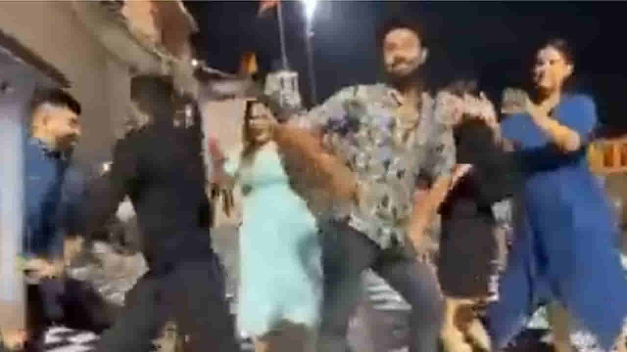 ಹರಿದ್ವಾರದ ಹರ್ ಕಿ ಪೌರಿಯಲ್ಲಿ ಕಾಲಾ ಚಶ್ಮಾ ಹಾಡಿಗೆ ಹೆಜ್ಜೆ ಹಾಕಿದ ಯುವಕರ ವಿಡಿಯೊ ವೈರಲ್, ನೆಟ್ಟಿಗರಿಂದ ಆಕ್ರೋಶ