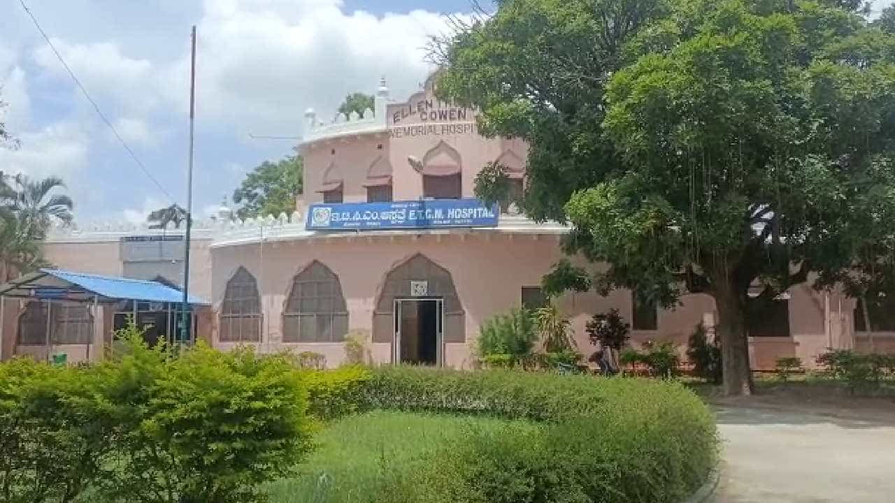 ಇ.ಟಿ.ಸಿ.ಎಂ. ಆಸ್ಪತ್ರೆ ಲೆಕ್ಕಾಧಿಕಾರಿ ವಿರುದ್ಧ ಸುಳ್ಳು ಲೈಂಗಿಕ ಕಿರುಕುಳ ಆರೋಪ: ಪಾದ್ರಿ ಸೇರಿ ನಾಲ್ವರು ಅರೆಸ್ಟ್ ಇ.ಟಿ.ಸಿ.ಎಂ. ಆಸ್ಪತ್ರೆ ಲೆಕ್ಕಾಧಿಕಾರಿ ವಿರುದ್ಧ ಸುಳ್ಳು ಲೈಂಗಿಕ ಕಿರುಕುಳ ಆರೋಪ: ಪಾದ್ರಿ ಸೇರಿ ನಾಲ್ವರು ಅರೆಸ್ಟ್