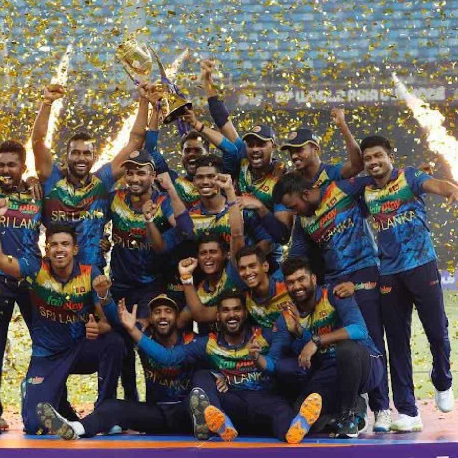 ಏಷ್ಯಾಕಪ್ 2022 ಮುಕ್ತಾಯಗೊಂಡಿದೆ. ಫೈನಲ್ ಪಂದ್ಯದಲ್ಲಿ ಪಾಕಿಸ್ತಾನ್ ತಂಡವನ್ನು ಸೋಲಿಸಿ ಶ್ರೀಲಂಕಾ ತಂಡ ಚಾಂಪಿಯನ್ ಪಟ್ಟ ಅಲಂಕರಿಸಿದೆ. ಇದರೊಂದಿಗೆ 6ನೇ ಬಾರಿ ಏಷ್ಯಾಕಪ್ ಗೆದ್ದ ಹೆಗ್ಗಳಿಕೆಗೆ ಲಂಕಾ ತಂಡ ಪಾತ್ರವಾಗಿದೆ. ವಿಶೇಷ ಎಂದರೆ....