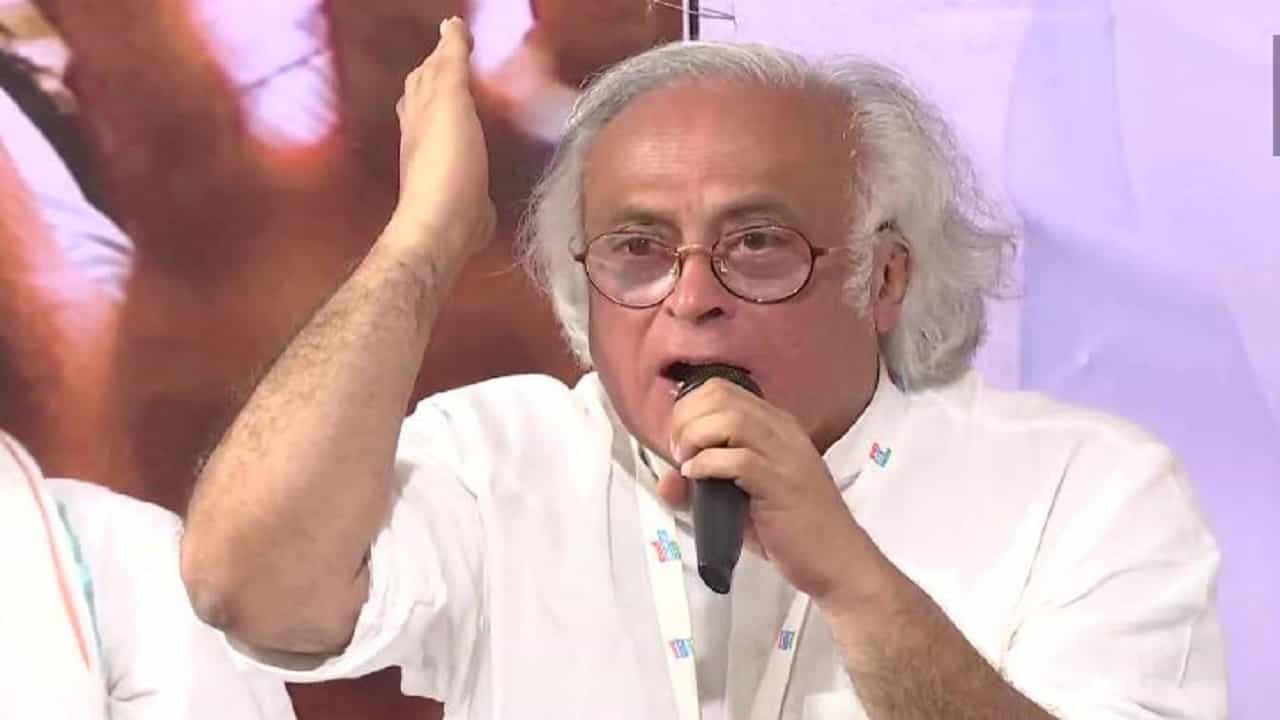 ಚುನಾವಣೆ ಮೂಲಕ ಪಕ್ಷದ ಅಧ್ಯಕ್ಷರನ್ನ ಆಯ್ಕೆ ಮಾಡುವ ವ್ಯವಸ್ಥೆ ಇರುವುದು ಕಾಂಗ್ರೆಸ್ನಲ್ಲಿ ಮಾತ್ರ: ಜೈರಾಮ್ ರಮೇಶ್ ಚುನಾವಣೆ ಮೂಲಕ ಪಕ್ಷದ ಅಧ್ಯಕ್ಷರನ್ನ ಆಯ್ಕೆ ಮಾಡುವ ವ್ಯವಸ್ಥೆ ಇರುವುದು ಕಾಂಗ್ರೆಸ್ನಲ್ಲಿ ಮಾತ್ರ: ಜೈರಾಮ್ ರಮೇಶ್