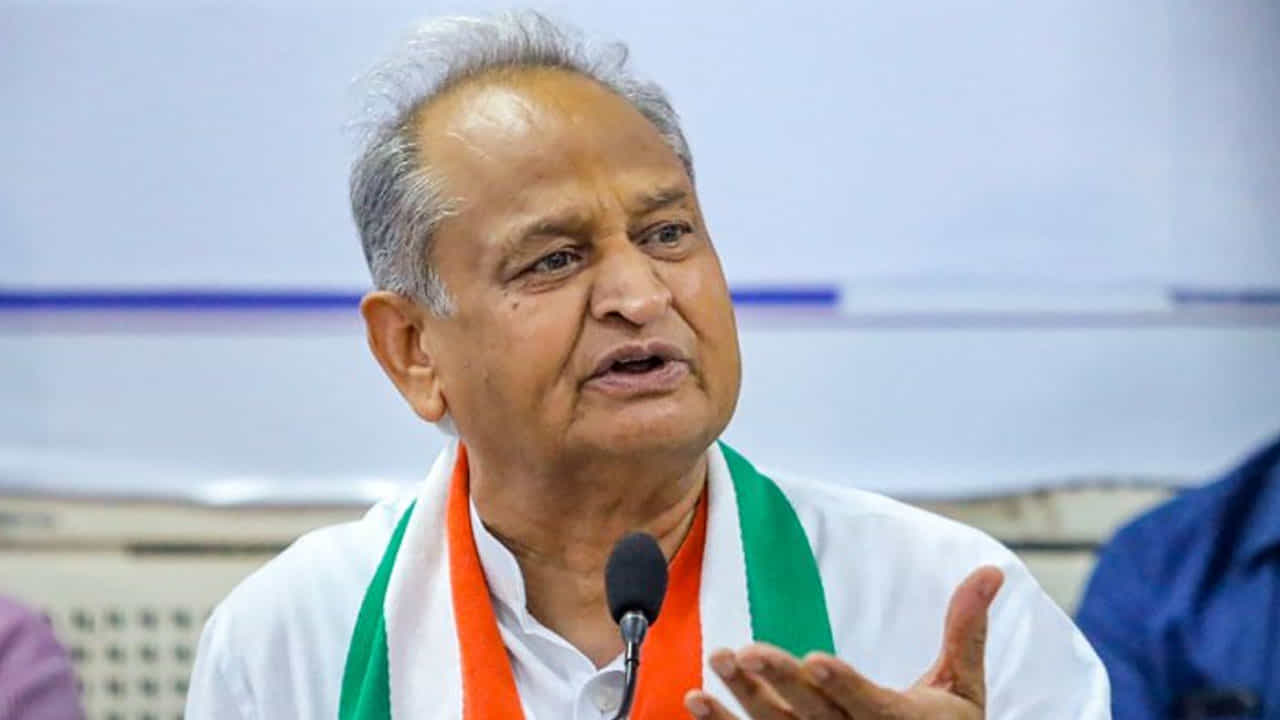 ತಡರಾತ್ರಿ ತಮ್ಮ ಪಕ್ಷದ ಶಾಸಕರ ಸಭೆ ಕರೆದ ರಾಜಸ್ಥಾನ ಸಿಎಂ ಅಶೋಕ್ ಗೆಹ್ಲೋಟ್; ಕಾಂಗ್ರೆಸ್ ಅಧ್ಯಕ್ಷ ಚುನಾವಣೆಗೆ ಪೂರ್ವ ಸಿದ್ಧತೆ? ತಡರಾತ್ರಿ ತಮ್ಮ ಪಕ್ಷದ ಶಾಸಕರ ಸಭೆ ಕರೆದ ರಾಜಸ್ಥಾನ ಸಿಎಂ ಅಶೋಕ್ ಗೆಹ್ಲೋಟ್; ಕಾಂಗ್ರೆಸ್ ಅಧ್ಯಕ್ಷ ಚುನಾವಣೆಗೆ ಪೂರ್ವ ಸಿದ್ಧತೆ?