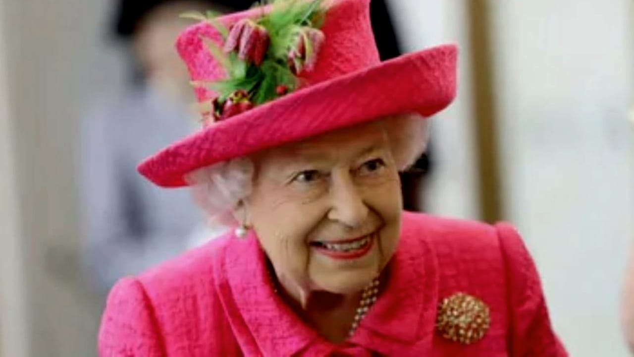 ನೀವು ಓದಲೇ ಬೇಕಾದ ಲೇಖನ! ಬ್ರಿಟನ್ ರಾಣಿ ಎಲಿಜಬೆತ್ ದೀರ್ಘಾಯುಷ್ಯದ ಗುಟ್ಟೇನು ಗೊತ್ತಾ? ರಾಣಿಯ ಆರೋಗ್ಯ ರಹಸ್ಯ ಇಲ್ಲಿದೆ! ನೀವು ಓದಲೇ ಬೇಕಾದ ಲೇಖನ! ಬ್ರಿಟನ್ ರಾಣಿ ಎಲಿಜಬೆತ್ ದೀರ್ಘಾಯುಷ್ಯದ ಗುಟ್ಟೇನು ಗೊತ್ತಾ? ರಾಣಿಯ ಆರೋಗ್ಯ ರಹಸ್ಯ ಇಲ್ಲಿದೆ!