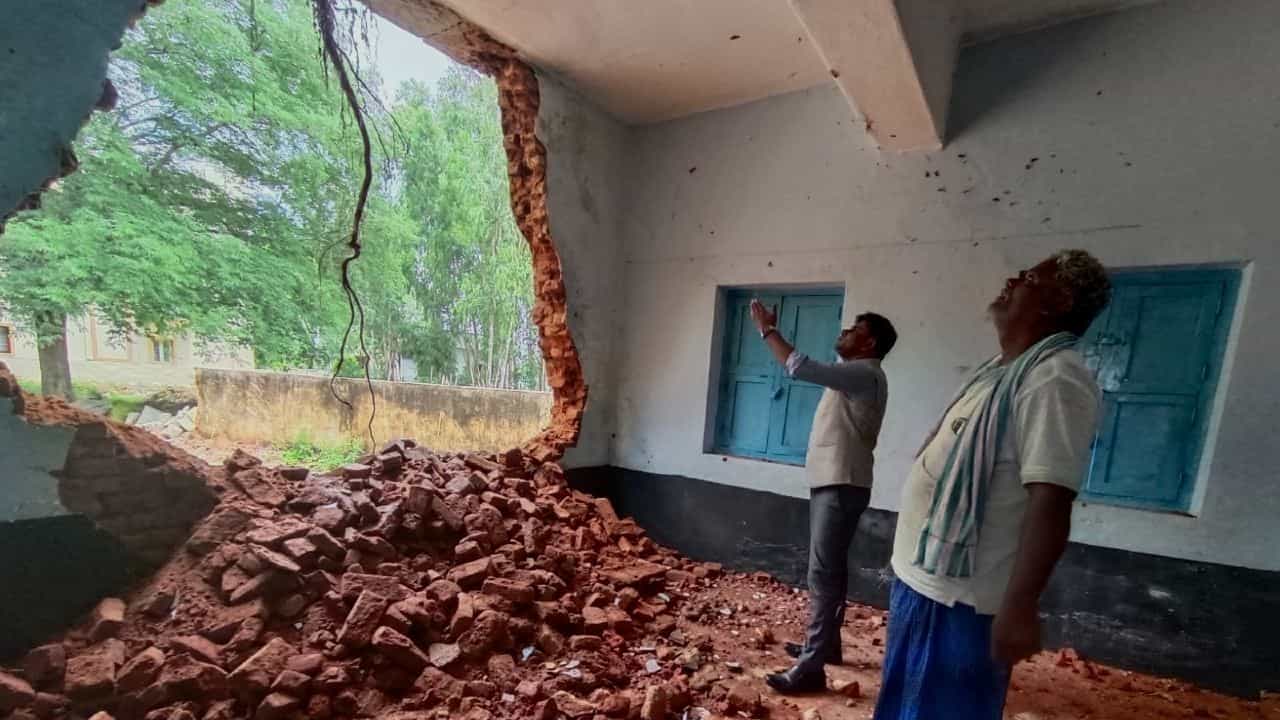 Karnataka rains: ರಾಜ್ಯಾದ್ಯಂತ ಧಾರಾಕಾರ ಮಳೆ: ಎಷ್ಟು ಸಾವಿರ ಶಾಲಾ ಕೊಠಡಿಗಳಿಗೆ ಹಾನಿಯಾಗಿದೆ ಗೊತ್ತಾ? Karnataka rains: ರಾಜ್ಯಾದ್ಯಂತ ಧಾರಾಕಾರ ಮಳೆ: ಎಷ್ಟು ಸಾವಿರ ಶಾಲಾ ಕೊಠಡಿಗಳಿಗೆ ಹಾನಿಯಾಗಿದೆ ಗೊತ್ತಾ?