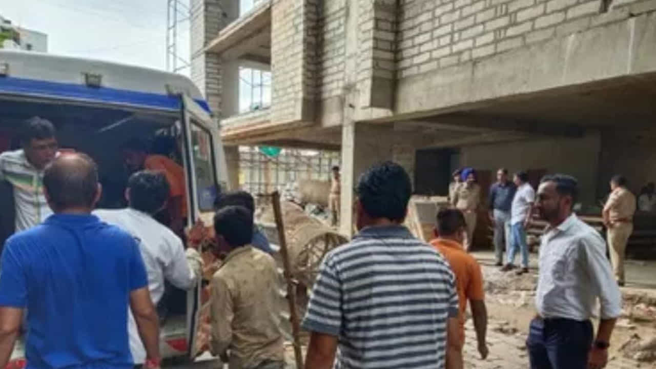 Breaking News: ಅಹಮದಾಬಾದ್ನಲ್ಲಿ ಕಟ್ಟಡದ ಲಿಫ್ಟ್ ಕುಸಿದು 7 ಕಾರ್ಮಿಕರು ದುರ್ಮರಣ, ಓರ್ವ ಗಂಭೀರ Breaking News: ಅಹಮದಾಬಾದ್ನಲ್ಲಿ ಕಟ್ಟಡದ ಲಿಫ್ಟ್ ಕುಸಿದು 7 ಕಾರ್ಮಿಕರು ದುರ್ಮರಣ, ಓರ್ವ ಗಂಭೀರ