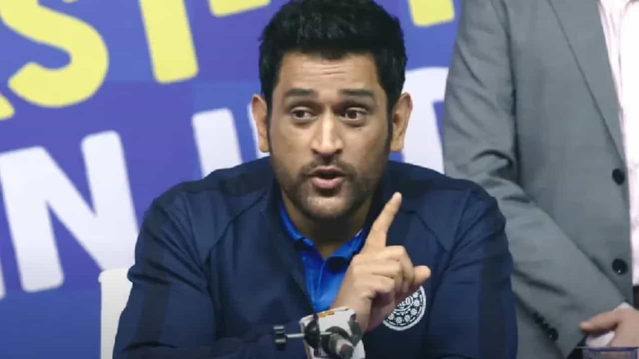 MS Dhoni: ಆಟೋಗ್ರಾಫ್ ಕೇಳಿದ ಅಭಿಮಾನಿಗೆ ಕ್ಯಾಪ್ಟನ್ ಕೂಲ್ ಮಾಡಿದ್ದೇನು ಗೊತ್ತಾ? ವಿಡಿಯೋ ನೋಡಿ