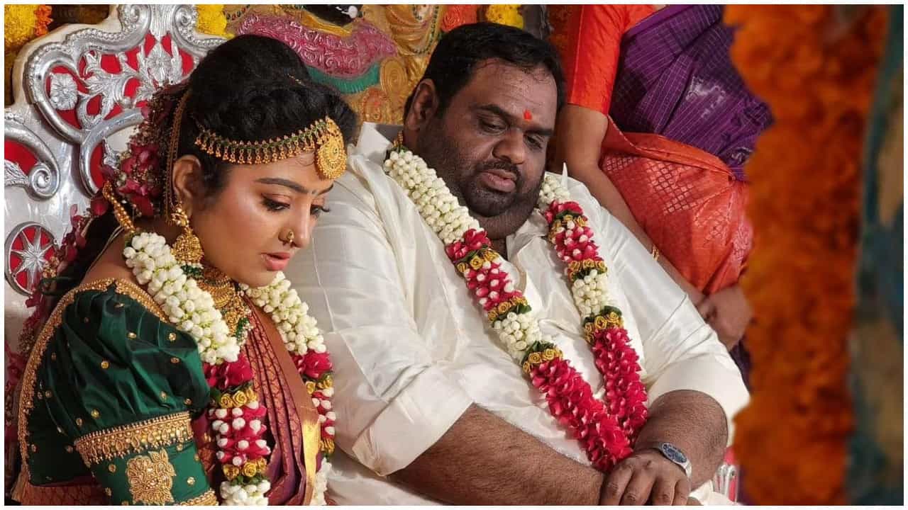 ‘ನನ್ನ ಗಂಡನಿಗೆ ಅವಮಾನ ಮಾಡಬೇಡಿ’; ಲೈವ್ ಬಂದು ಟ್ರೋಲಿಗರ ಬಳಿ ಮನವಿ ಮಾಡಿಕೊಂಡ ಮಹಾಲಕ್ಷ್ಮಿ ‘ನನ್ನ ಗಂಡನಿಗೆ ಅವಮಾನ ಮಾಡಬೇಡಿ’; ಲೈವ್ ಬಂದು ಟ್ರೋಲಿಗರ ಬಳಿ ಮನವಿ ಮಾಡಿಕೊಂಡ ಮಹಾಲಕ್ಷ್ಮಿ