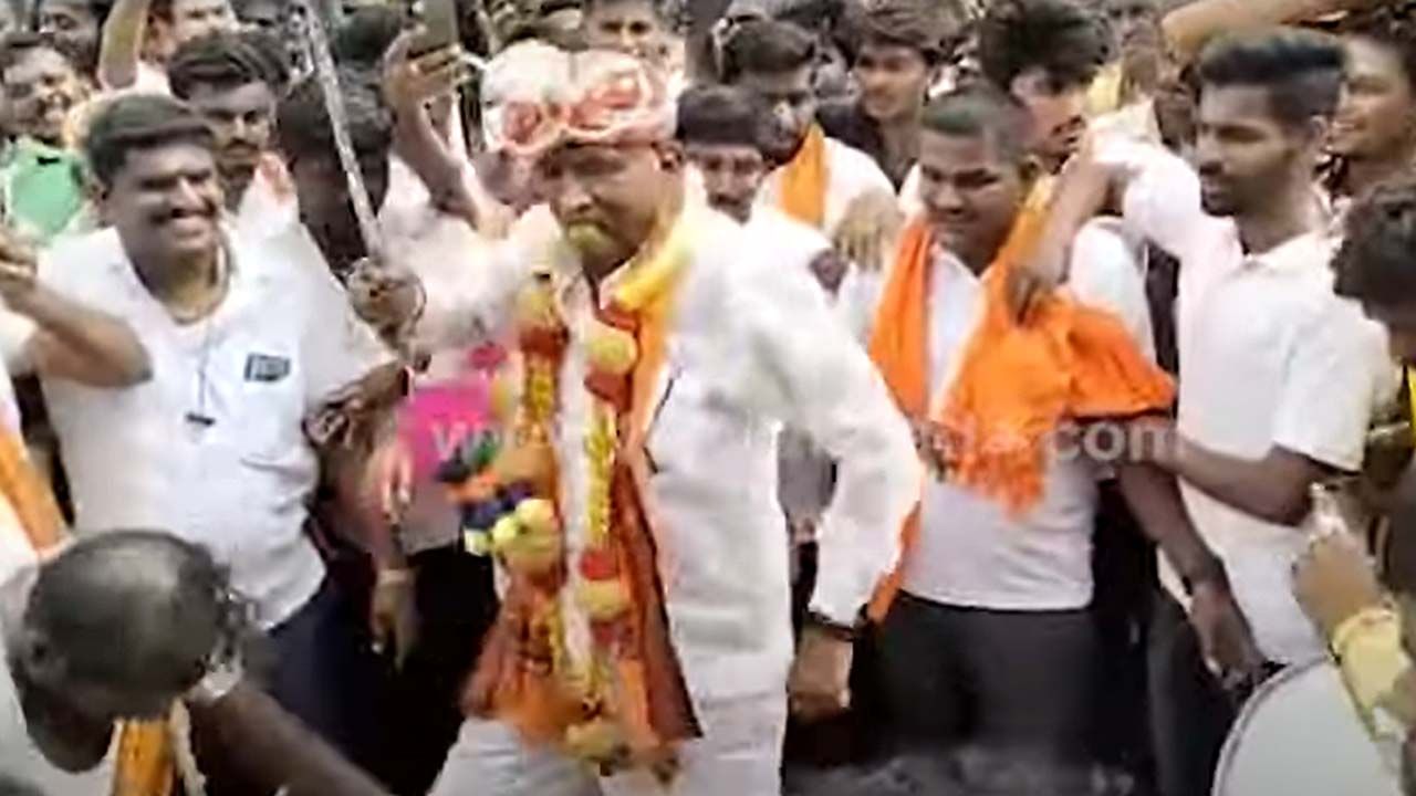 ಕುಣಿತ ಮತ್ತು ಸಚಿವ ಎಮ್ ಟಿ ಬಿ ನಾಗರಾಜ್ ಮೇಡ್ ಫಾರ್ ಈಚ್ ಅದರ್!