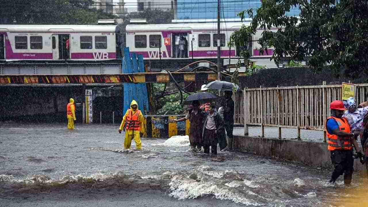 Rain Updates: ತೆಲಂಗಾಣದಲ್ಲಿ ಇನ್ನೂ ಕೆಲವು ದಿನ ಭಾರೀ ಮಳೆ ಸಾಧ್ಯತೆ; ಹೈದರಾಬಾದ್​​ನಲ್ಲಿ ಹಳದಿ ಅಲರ್ಟ್ ಘೋಷಣೆ