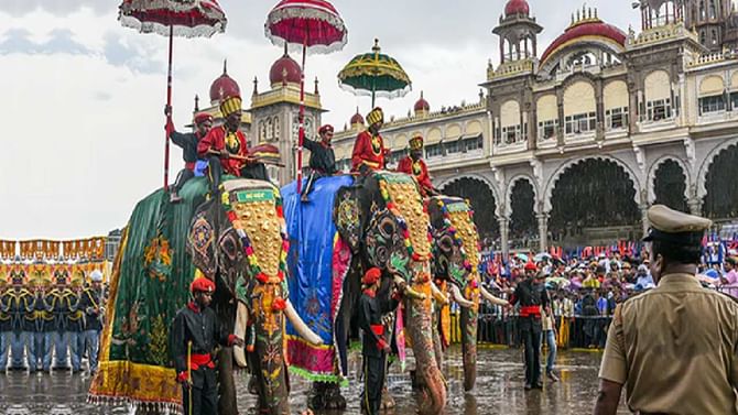 ದಸರಾಕ್ಕೆ ಮೈಸೂರಿಗೆ ಆಗಮಿಸುವ ಪ್ರವಾಸಿಗರಿಗೆ ಬಂಪರ್ ಆಫರ್; ಕಾಂಬೋ ಟಿಕೆಟ್ ಪಡೆದು ಈ ಐದು ಸ್ಥಳಗಳನ್ನು ವೀಕ್ಷಿಸಬಹುದು ದಸರಾಕ್ಕೆ ಮೈಸೂರಿಗೆ ಆಗಮಿಸುವ ಪ್ರವಾಸಿಗರಿಗೆ ಬಂಪರ್ ಆಫರ್; ಕಾಂಬೋ ಟಿಕೆಟ್ ಪಡೆದು ಈ ಐದು ಸ್ಥಳಗಳನ್ನು ವೀಕ್ಷಿಸಬಹುದು